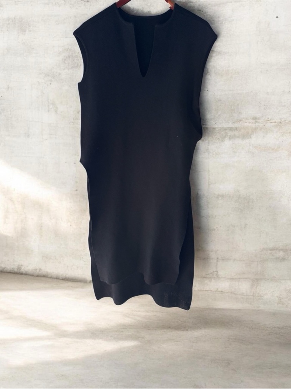 Black knitted long vest with V-neckline, side slits  and asymmetrical hem